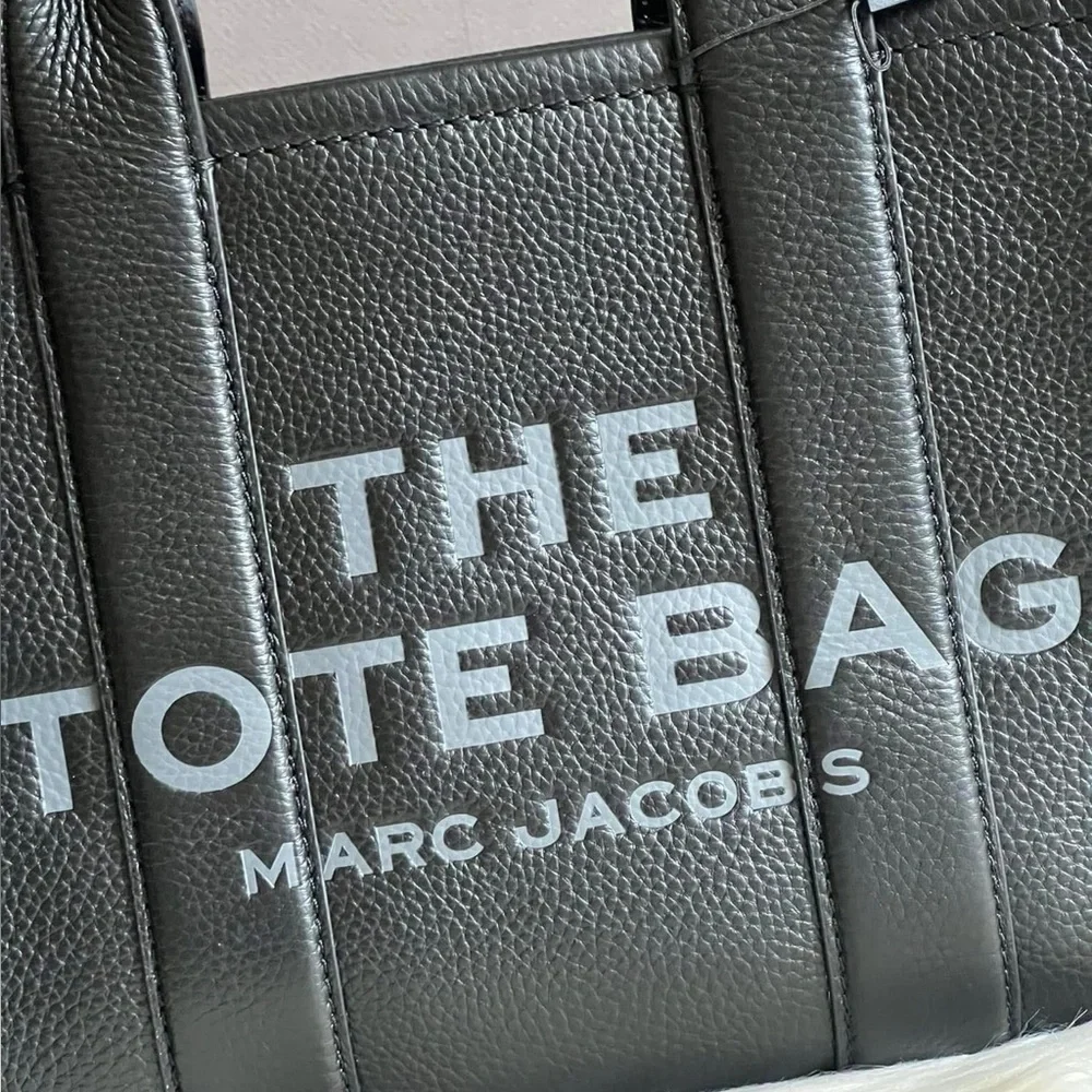 H009L01SP21 - Marc Jacobs The Leather Mini Tote Bag - Picture 4 of 16